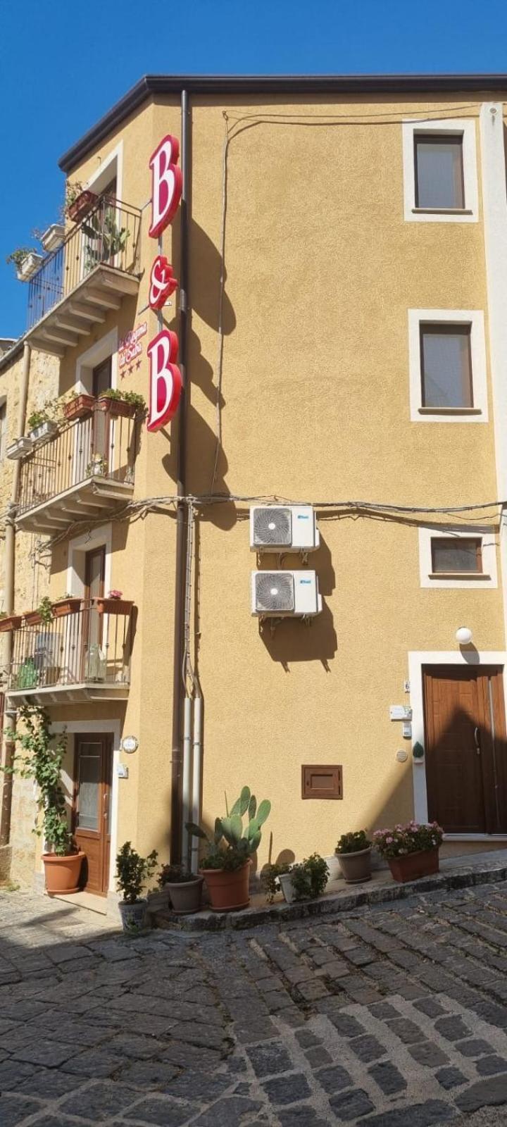 לינה וארוחת בוקר פיאצה ארמרינה La Regina Di Saba מראה חיצוני תמונה